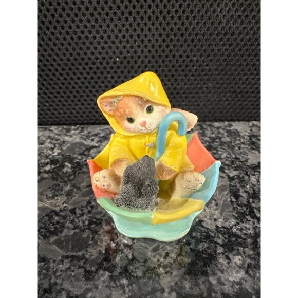 Set Of 3 Ceramic Cat Figurines In Raincoat & Bag With Playful Accessories - Picture 2 of 13